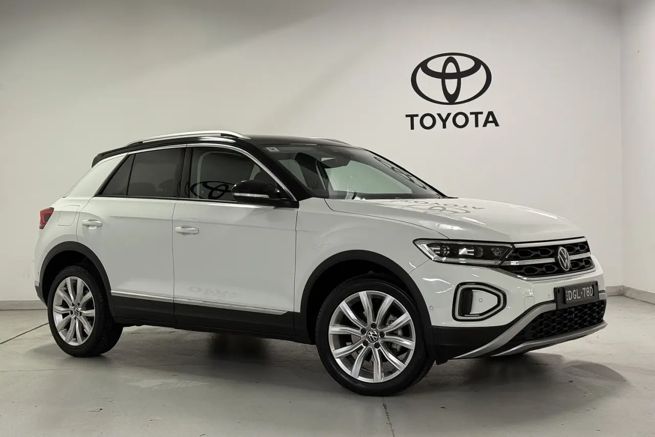 2023 Volkswagen T-Roc Gallery Image 1