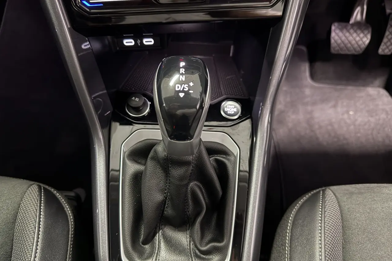 2023 Volkswagen T-Roc Gallery Image 16