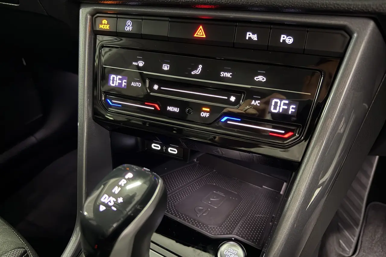 2023 Volkswagen T-Roc Gallery Image 19