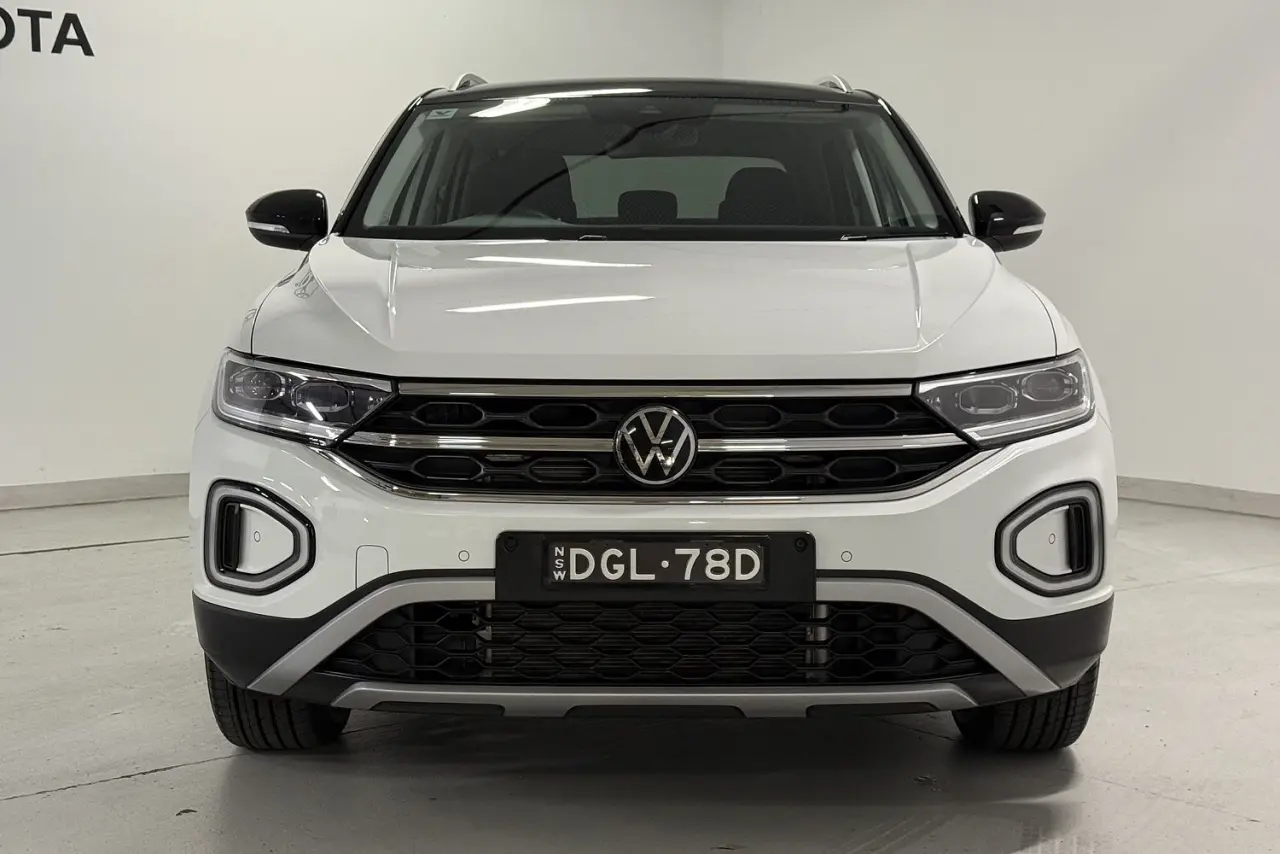 2023 Volkswagen T-Roc Gallery Image 2