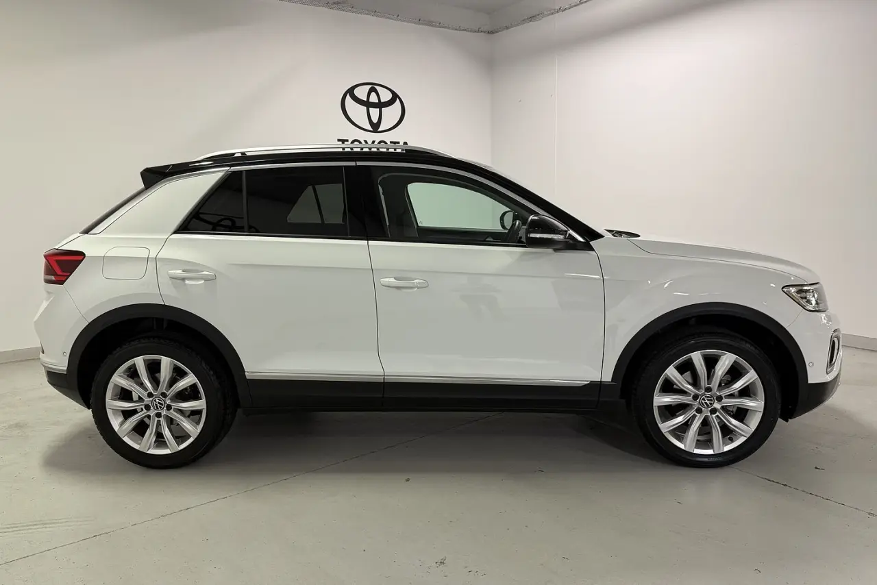 2023 Volkswagen T-Roc Gallery Image 3
