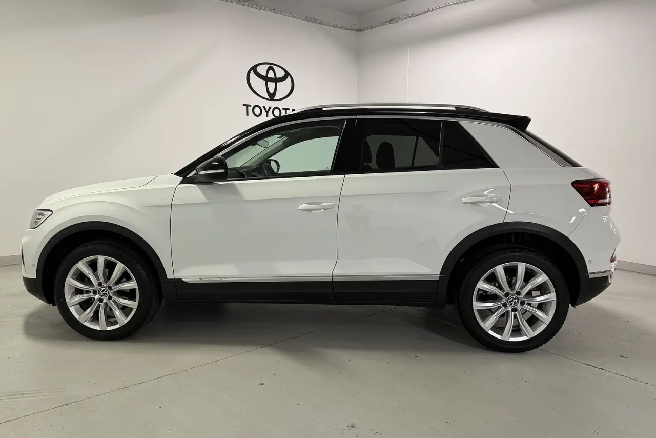 2023 Volkswagen T-Roc Gallery Image 4