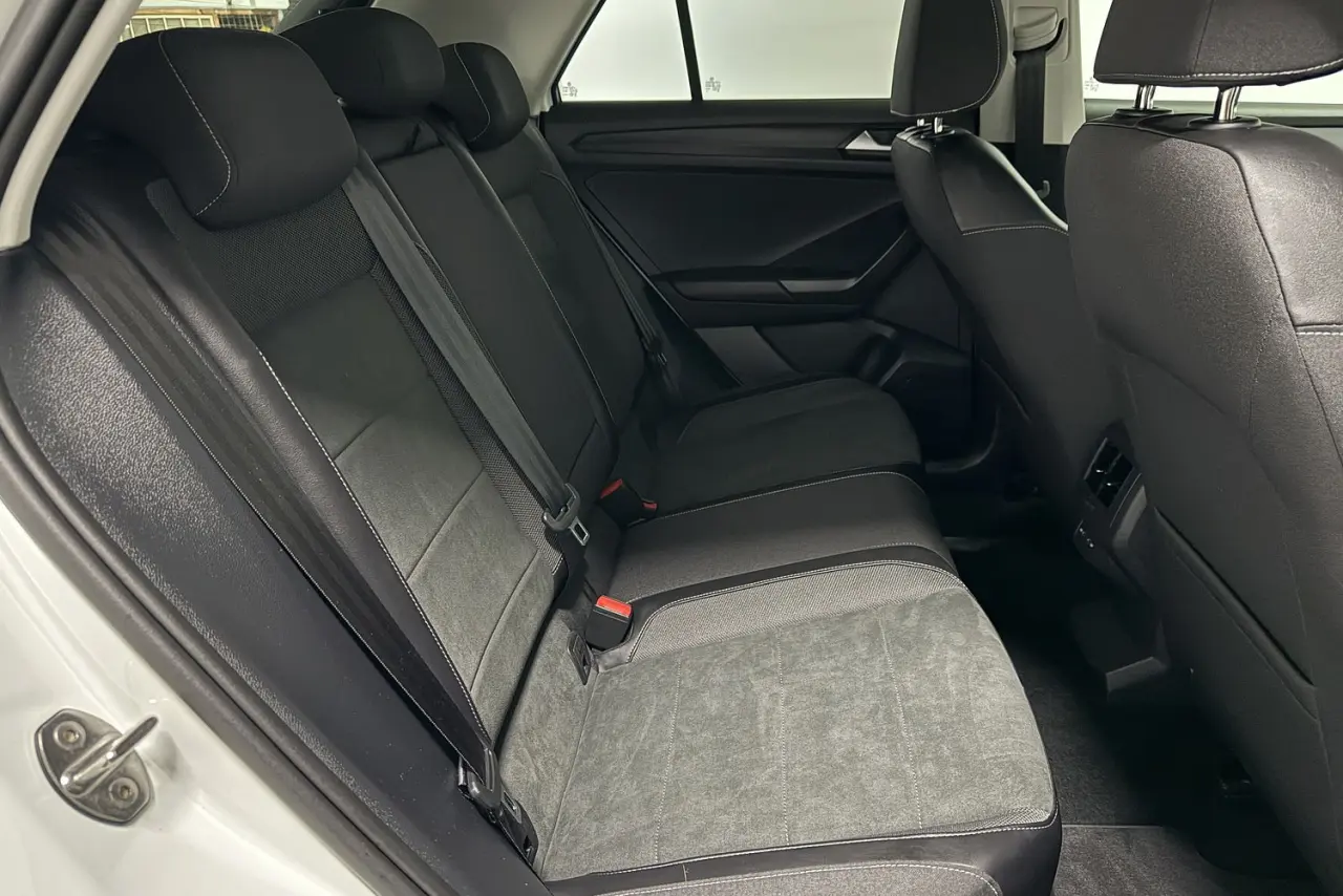 2023 Volkswagen T-Roc Gallery Image 7