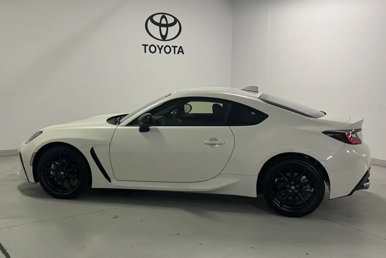 2024 Toyota GR86 Gallery Image 9