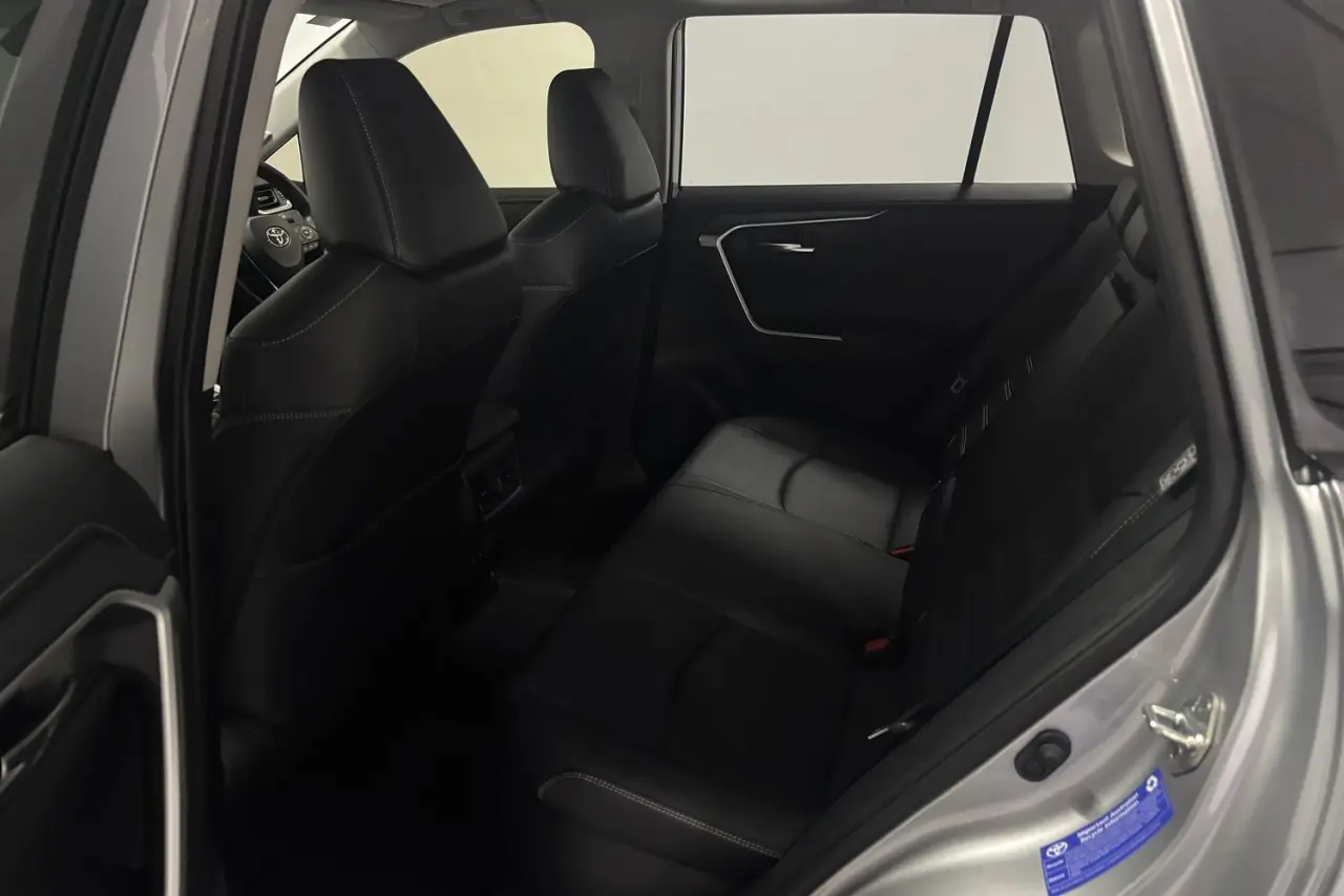 2023 Toyota RAV4 Gallery Image 13