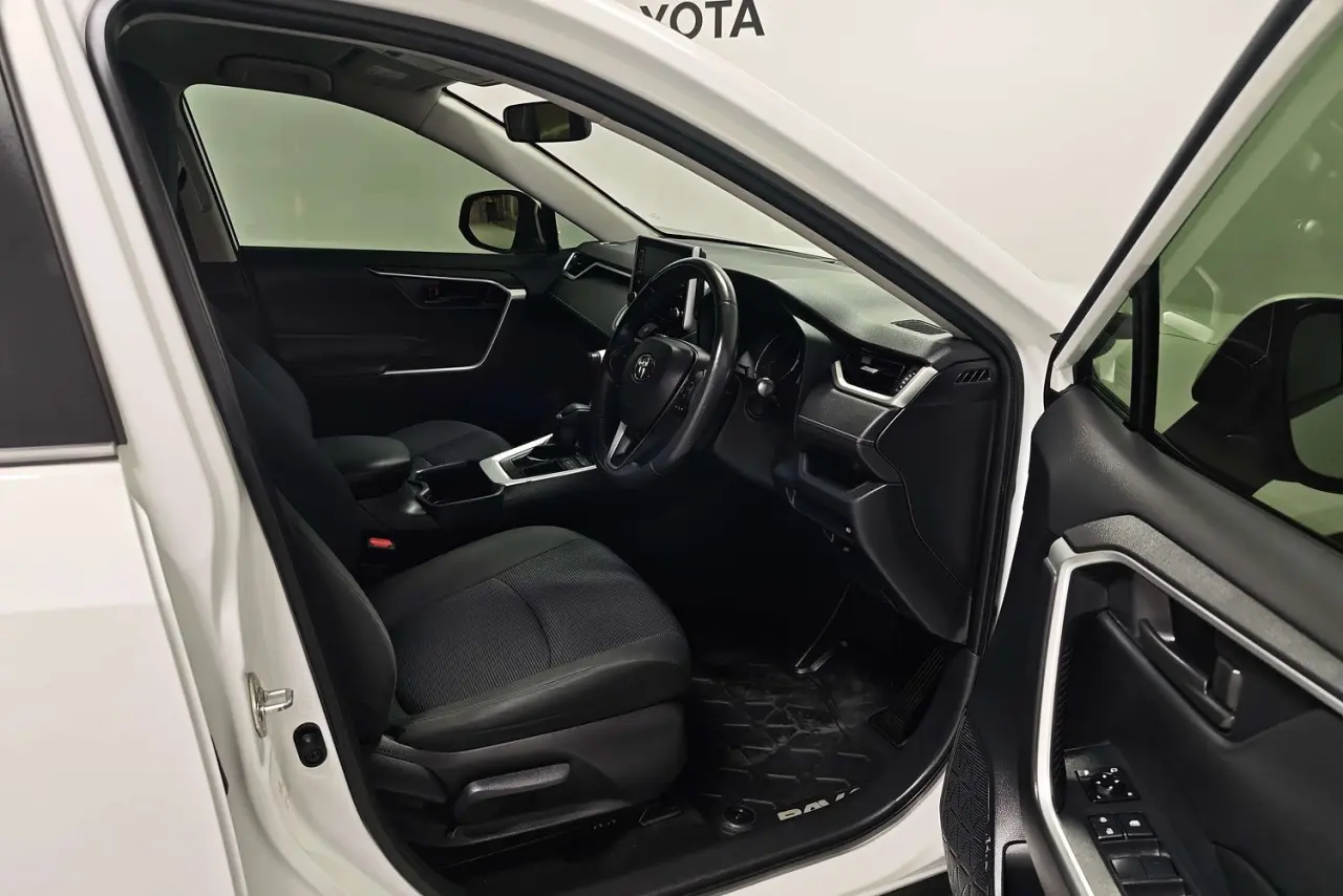 2022 Toyota RAV4 Gallery Image 10