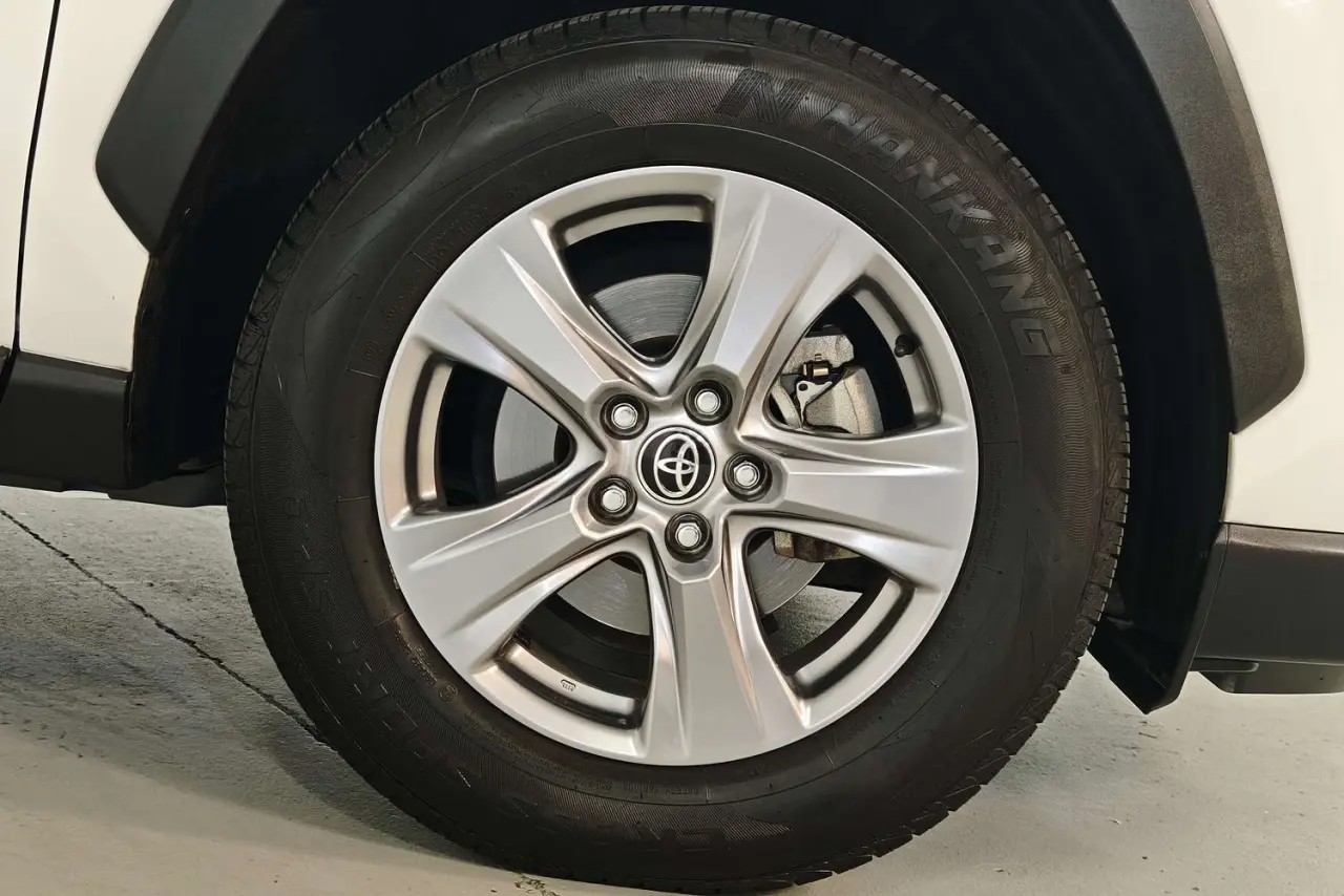 2022 Toyota RAV4 Gallery Image 5