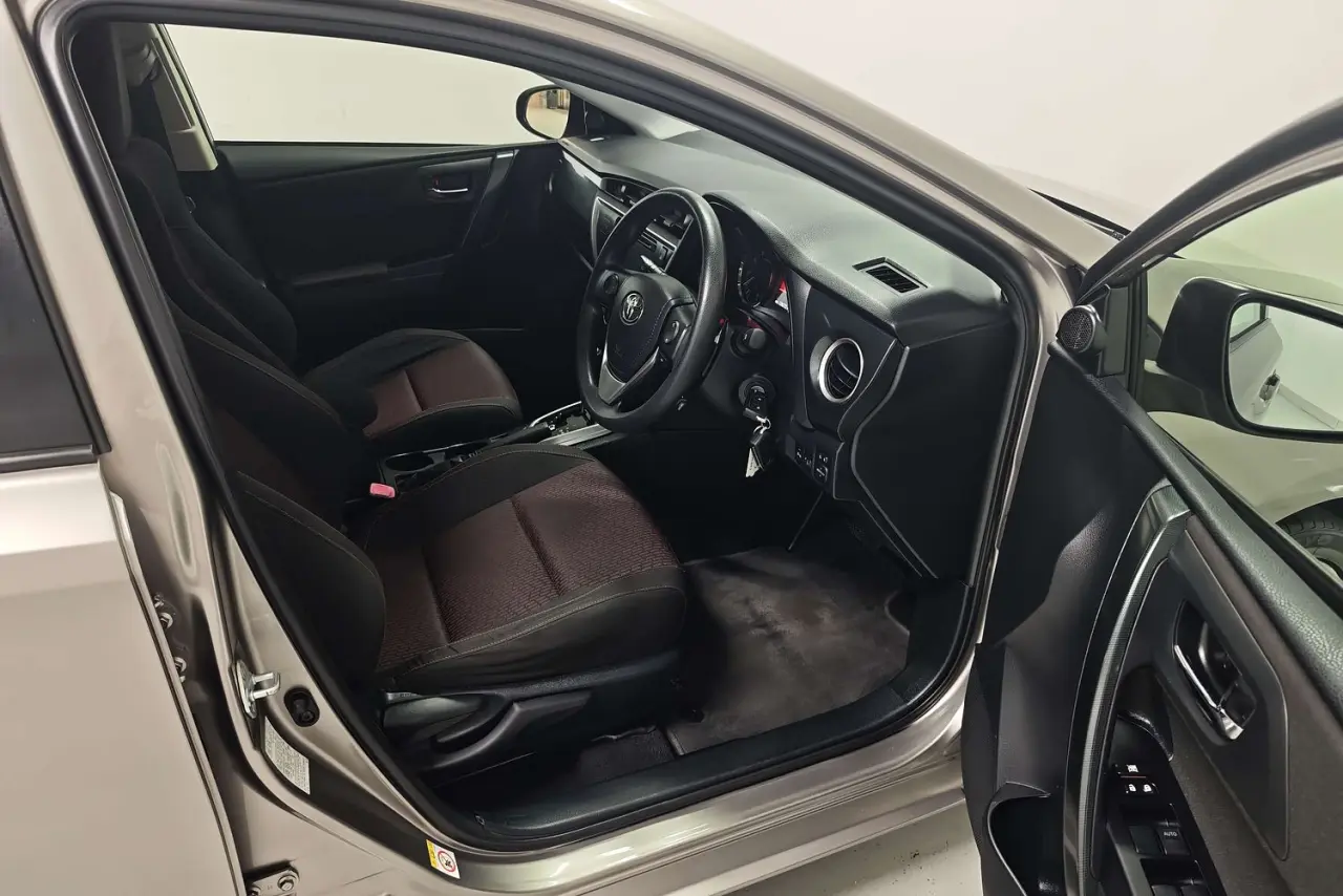 2013 Toyota Corolla Gallery Image 10