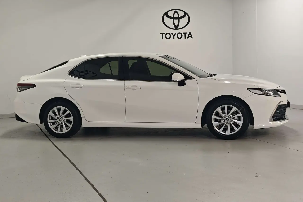 2021 Toyota Camry Gallery Image 4