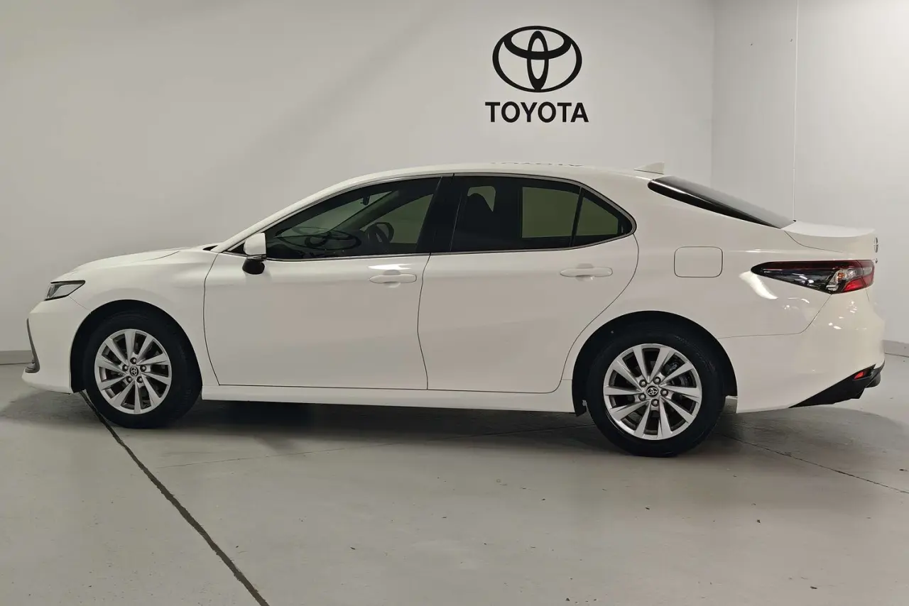 2021 Toyota Camry Gallery Image 9