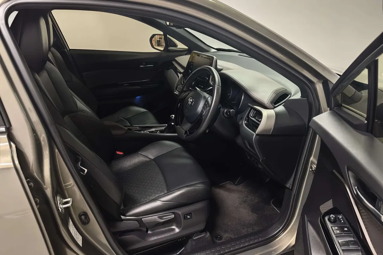 2022 Toyota C-HR Gallery Image 10