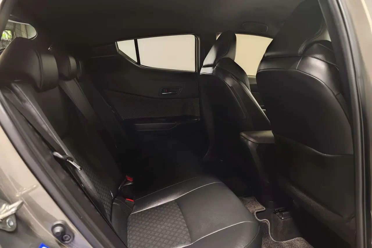 2022 Toyota C-HR Gallery Image 11