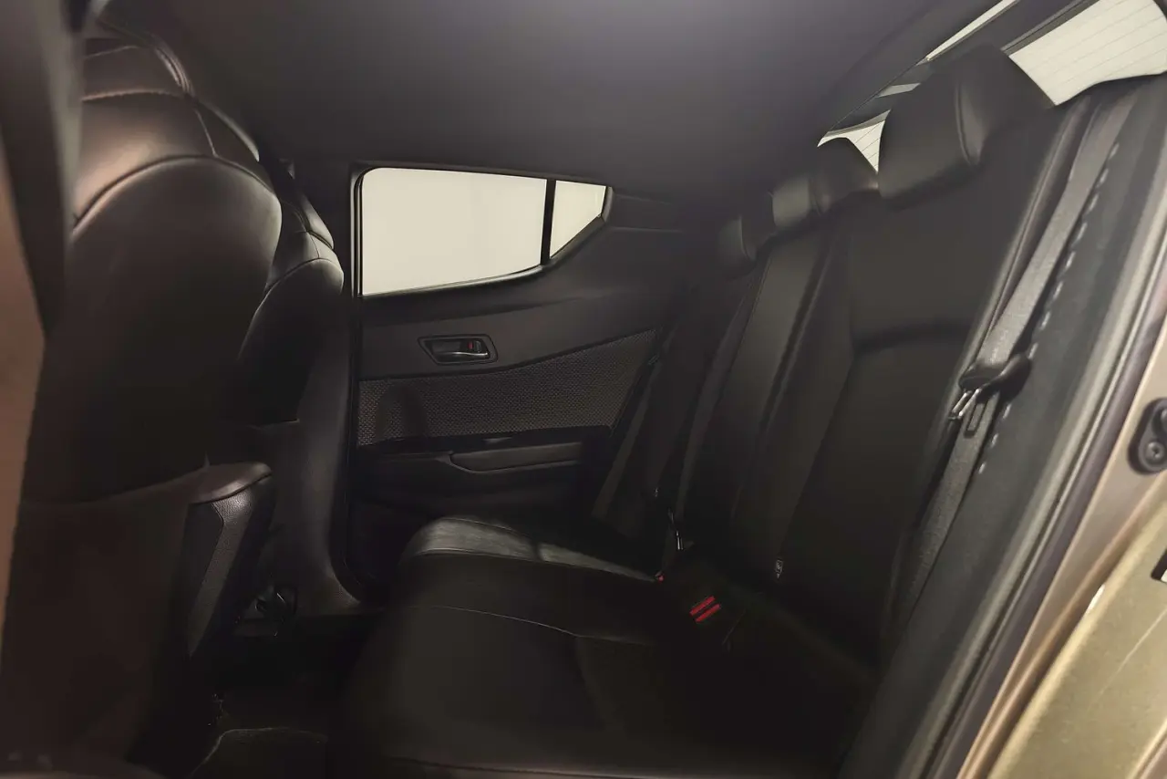 2022 Toyota C-HR Gallery Image 13