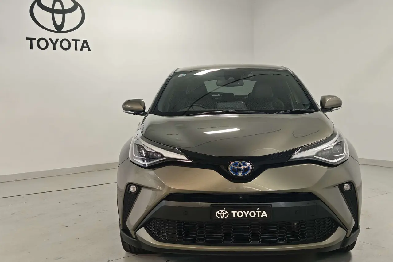 2022 Toyota C-HR Gallery Image 2