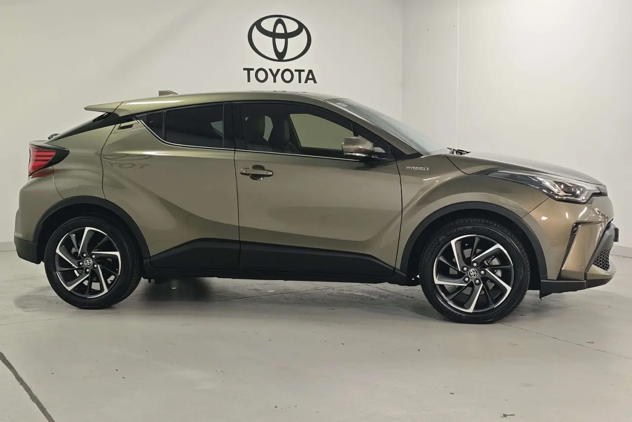 2022 Toyota C-HR Gallery Image 4