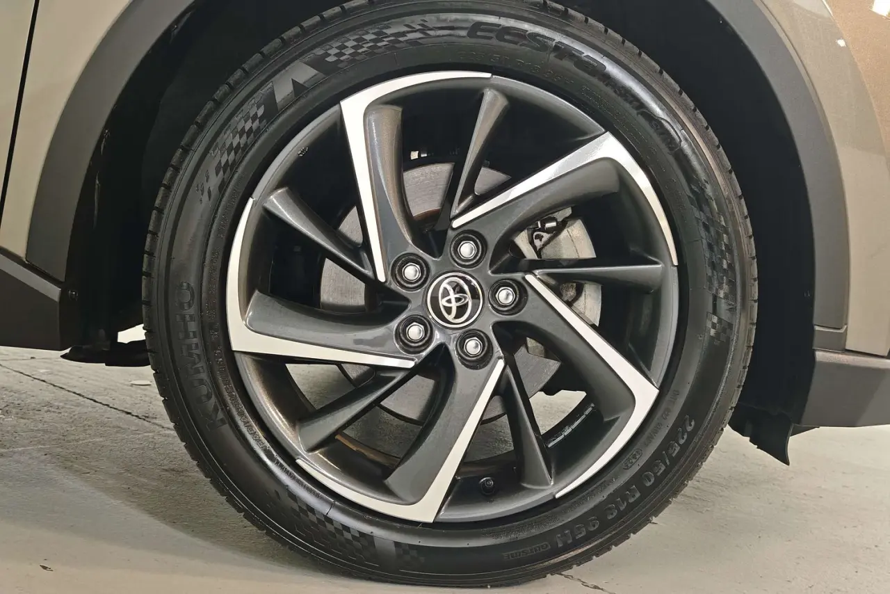 2022 Toyota C-HR Gallery Image 5