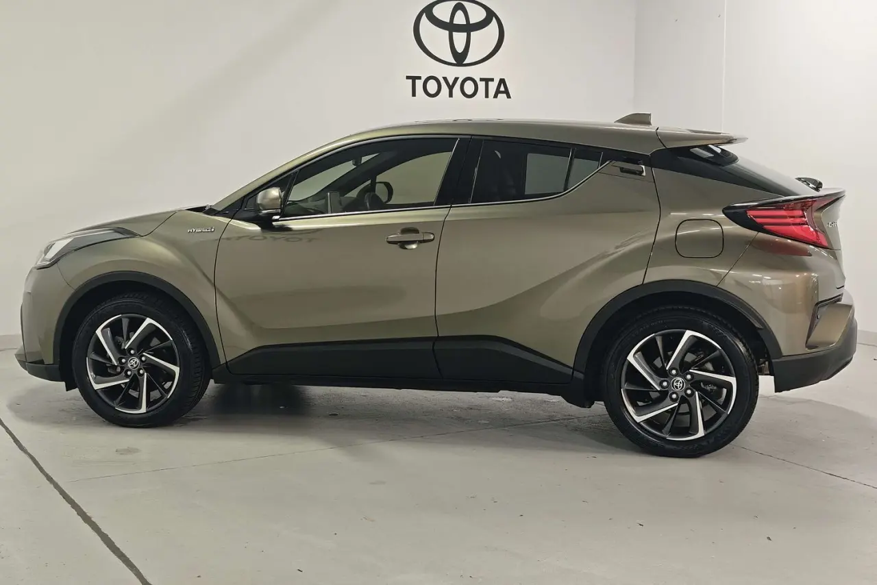 2022 Toyota C-HR Gallery Image 9