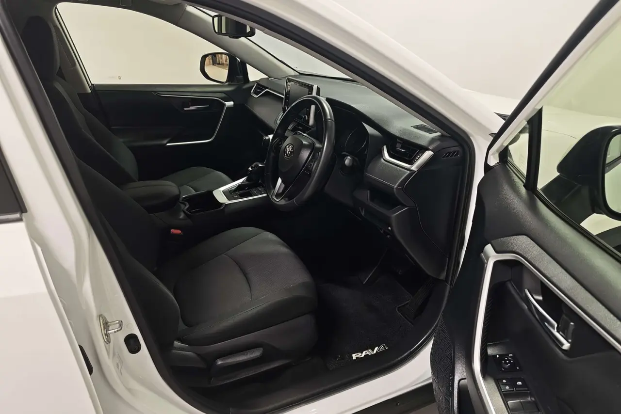 2022 Toyota RAV4 Gallery Image 10