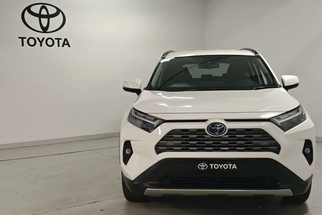 2022 Toyota RAV4 Gallery Image 2