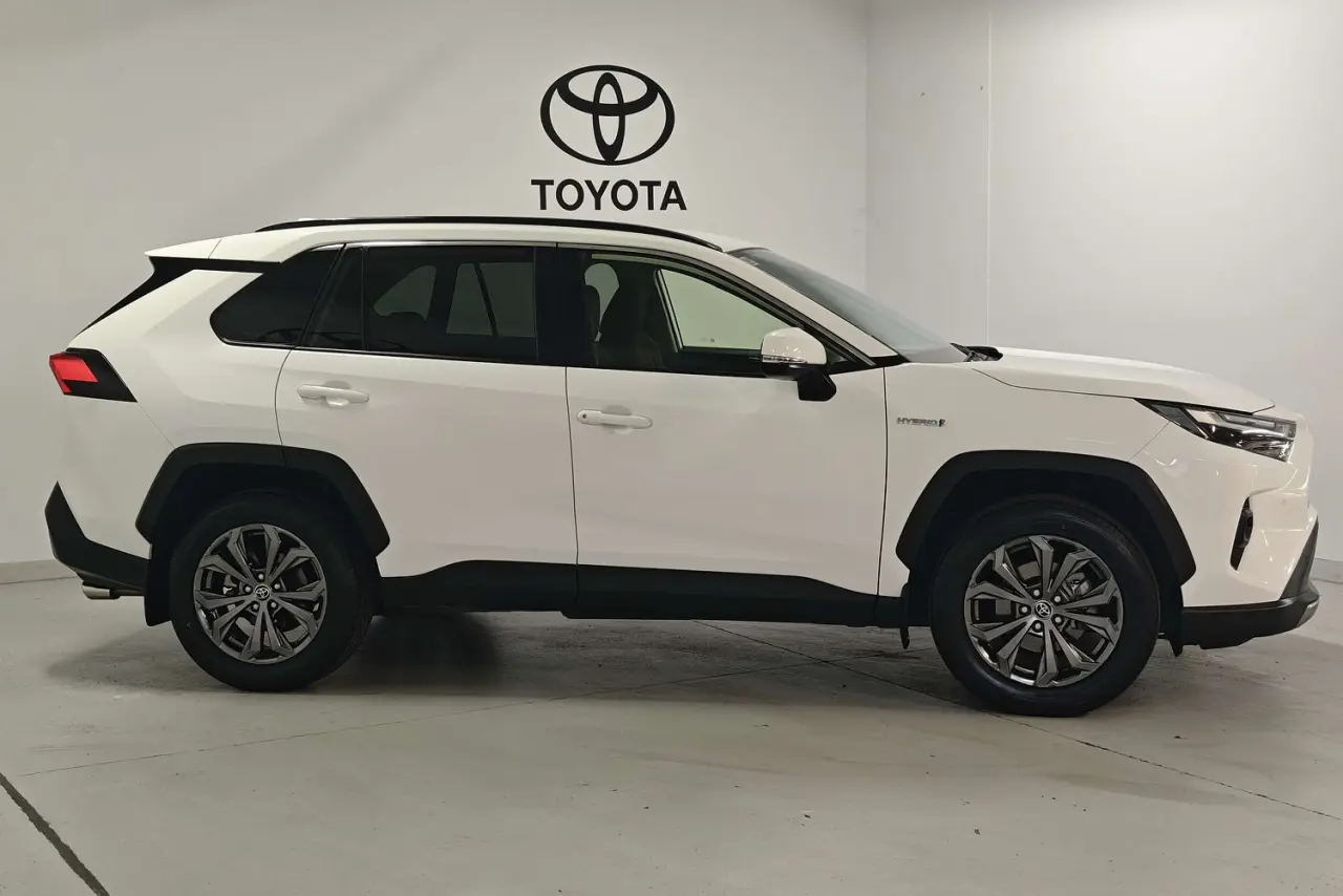 2022 Toyota RAV4 Gallery Image 4