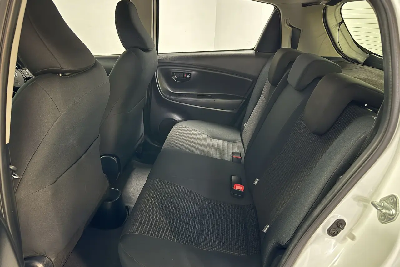 2017 Toyota Yaris Gallery Image 10