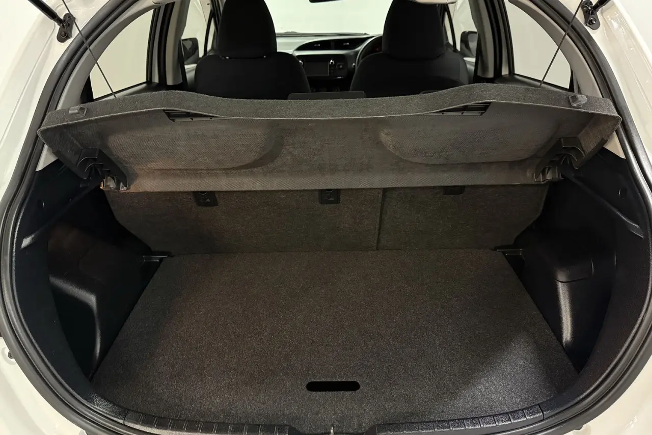 2017 Toyota Yaris Gallery Image 11