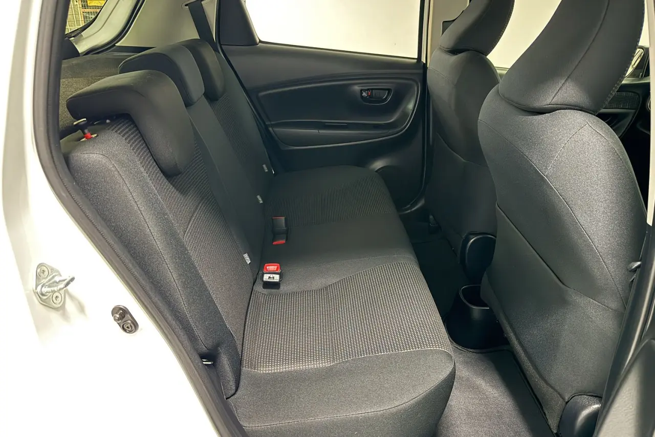 2017 Toyota Yaris Gallery Image 12