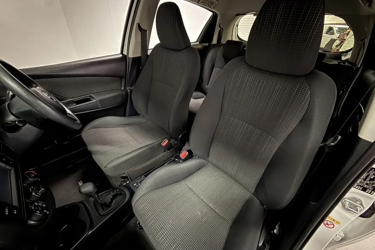 2017 Toyota Yaris Gallery Image 14