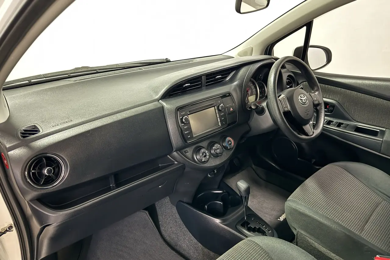 2017 Toyota Yaris Gallery Image 15