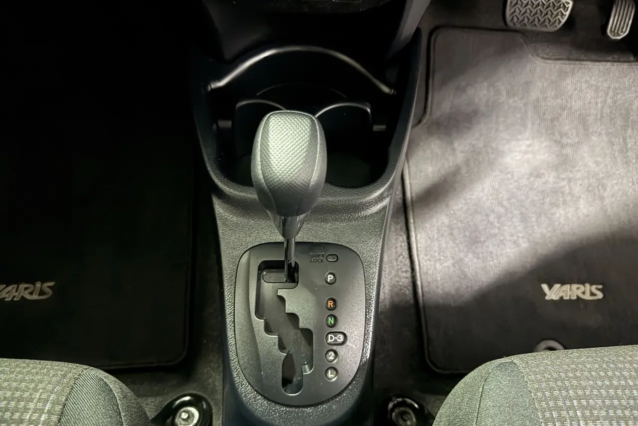 2017 Toyota Yaris Gallery Image 16