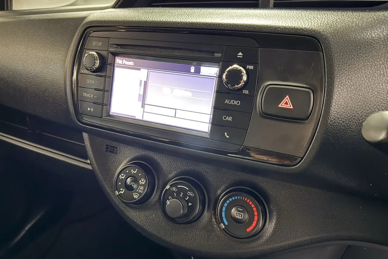 2017 Toyota Yaris Gallery Image 21