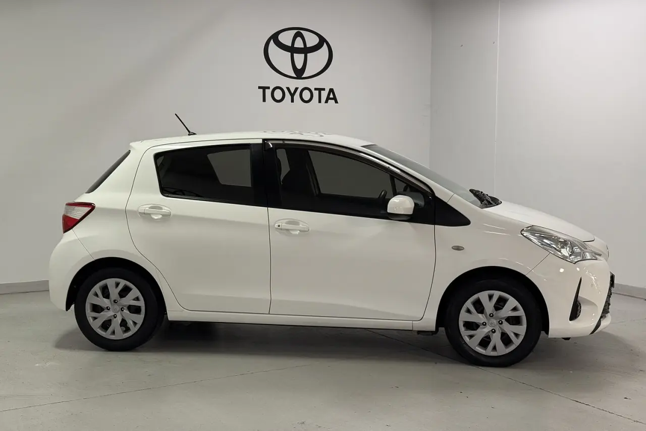 2017 Toyota Yaris Gallery Image 3