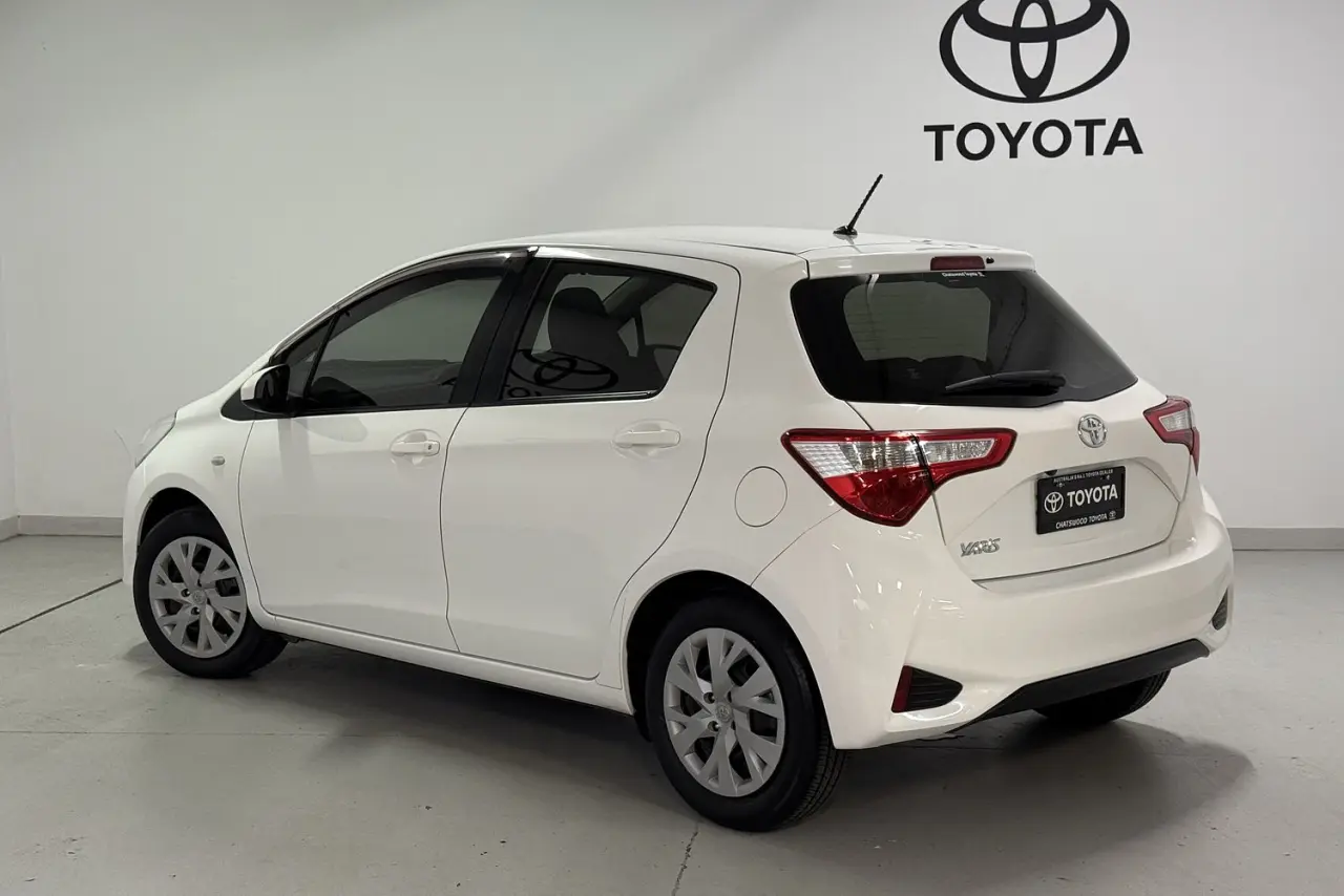 2017 Toyota Yaris Gallery Image 4