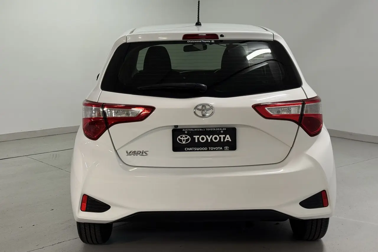 2017 Toyota Yaris Gallery Image 5