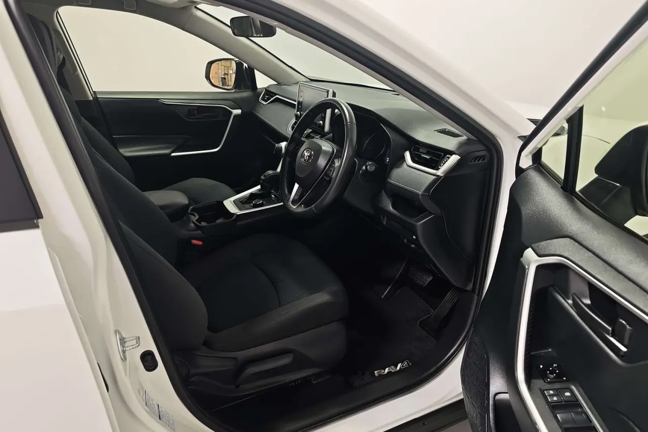 2021 Toyota RAV4 Gallery Image 10