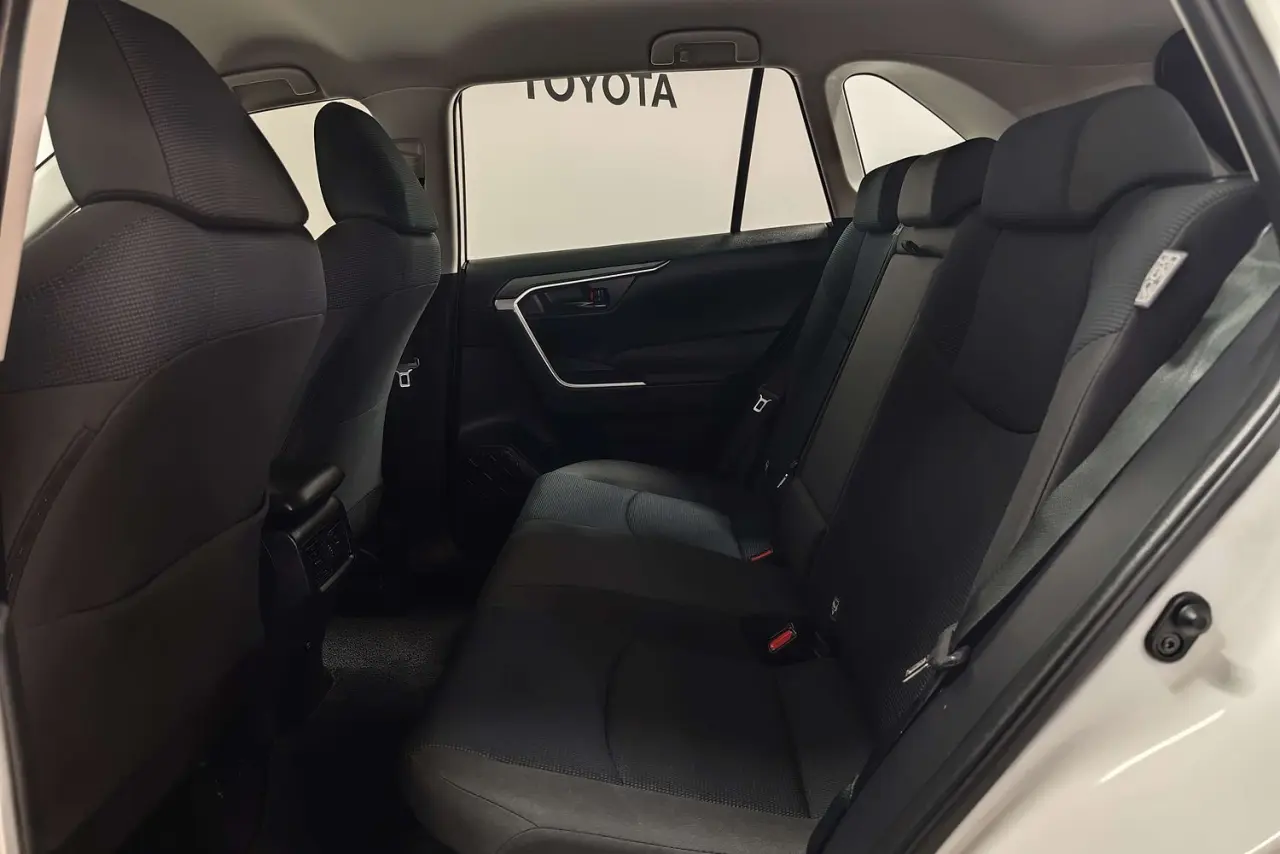 2021 Toyota RAV4 Gallery Image 13