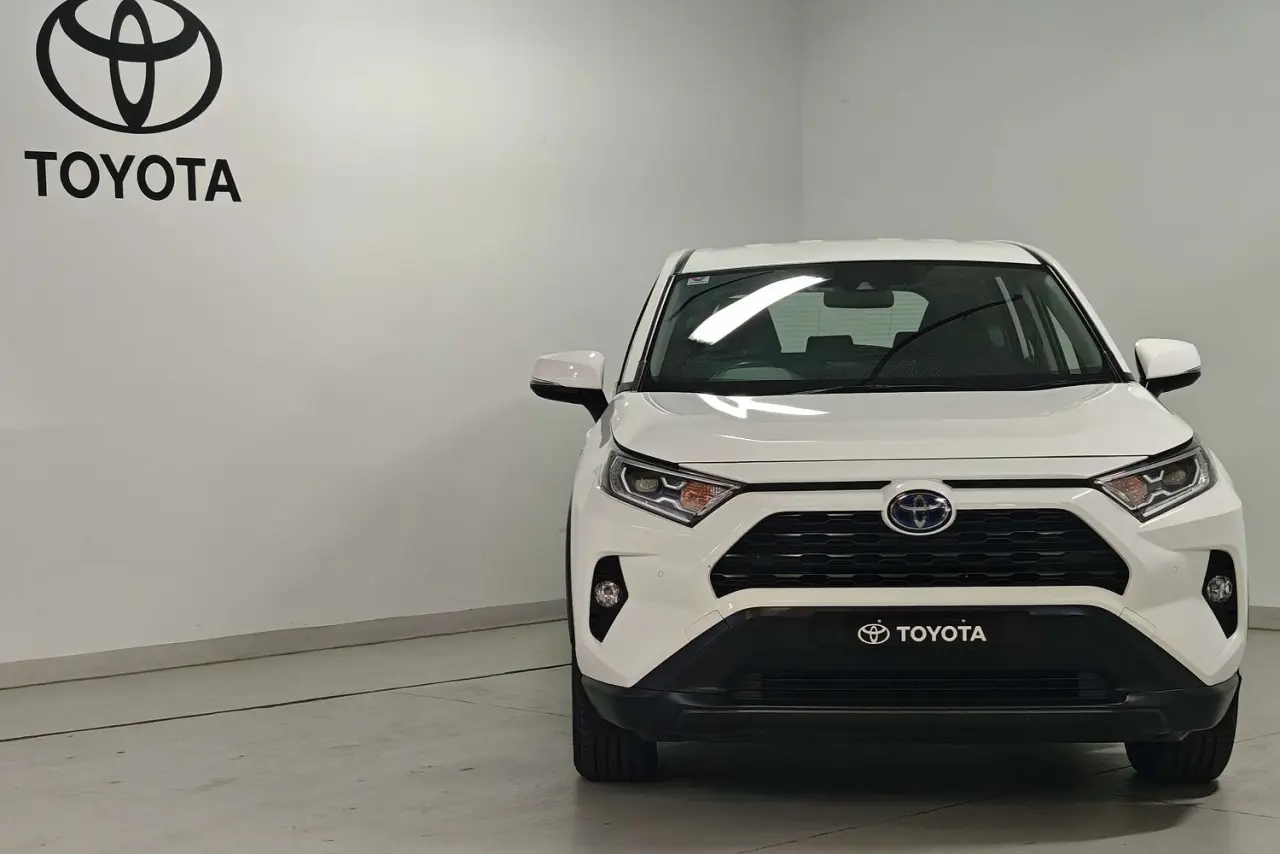 2021 Toyota RAV4 Gallery Image 2
