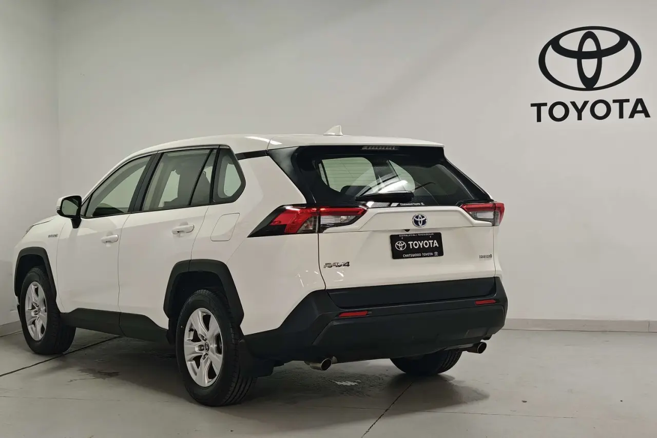 2021 Toyota RAV4 Gallery Image 6