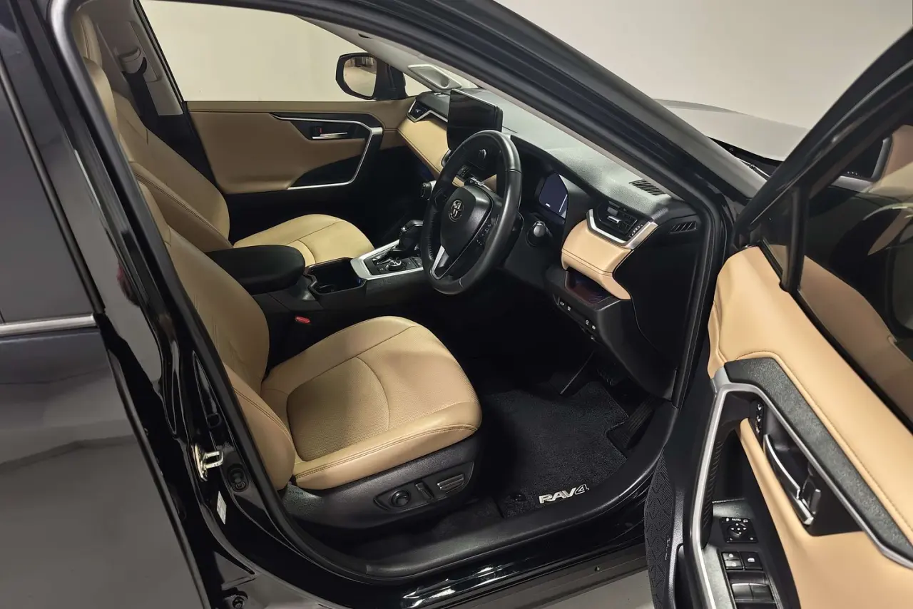 2023 Toyota RAV4 Gallery Image 10