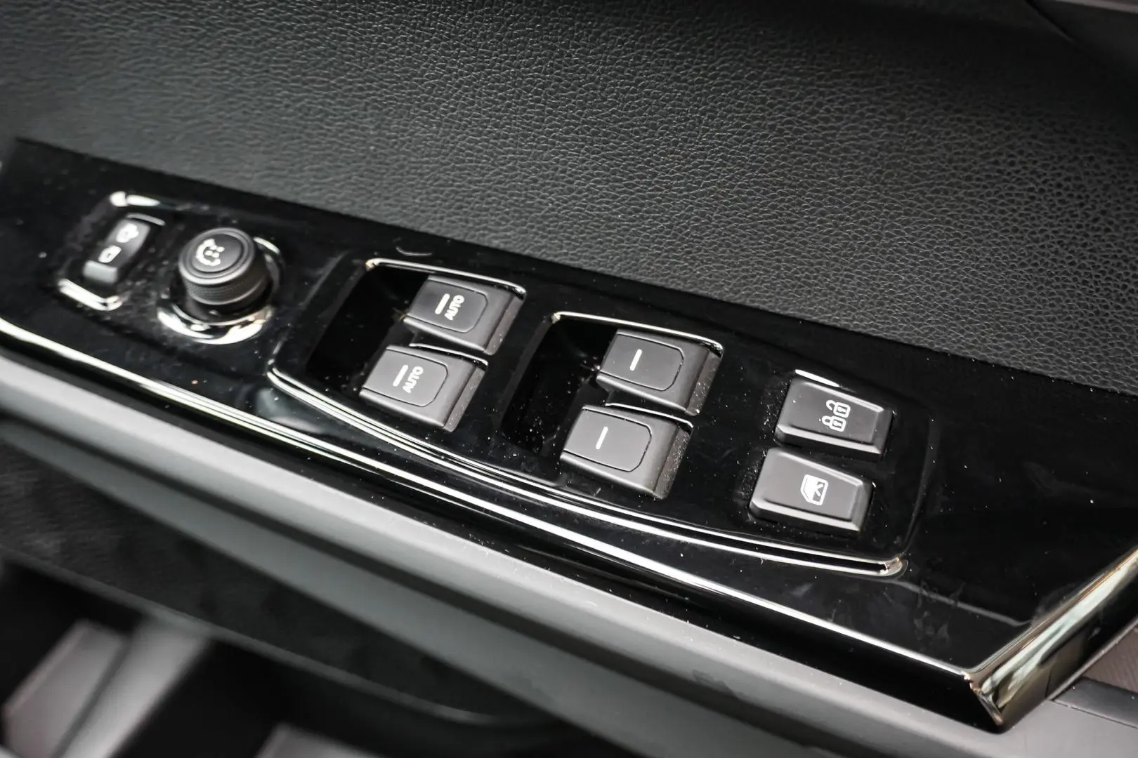 2024 KGM SsangYong Torres Gallery Image 16