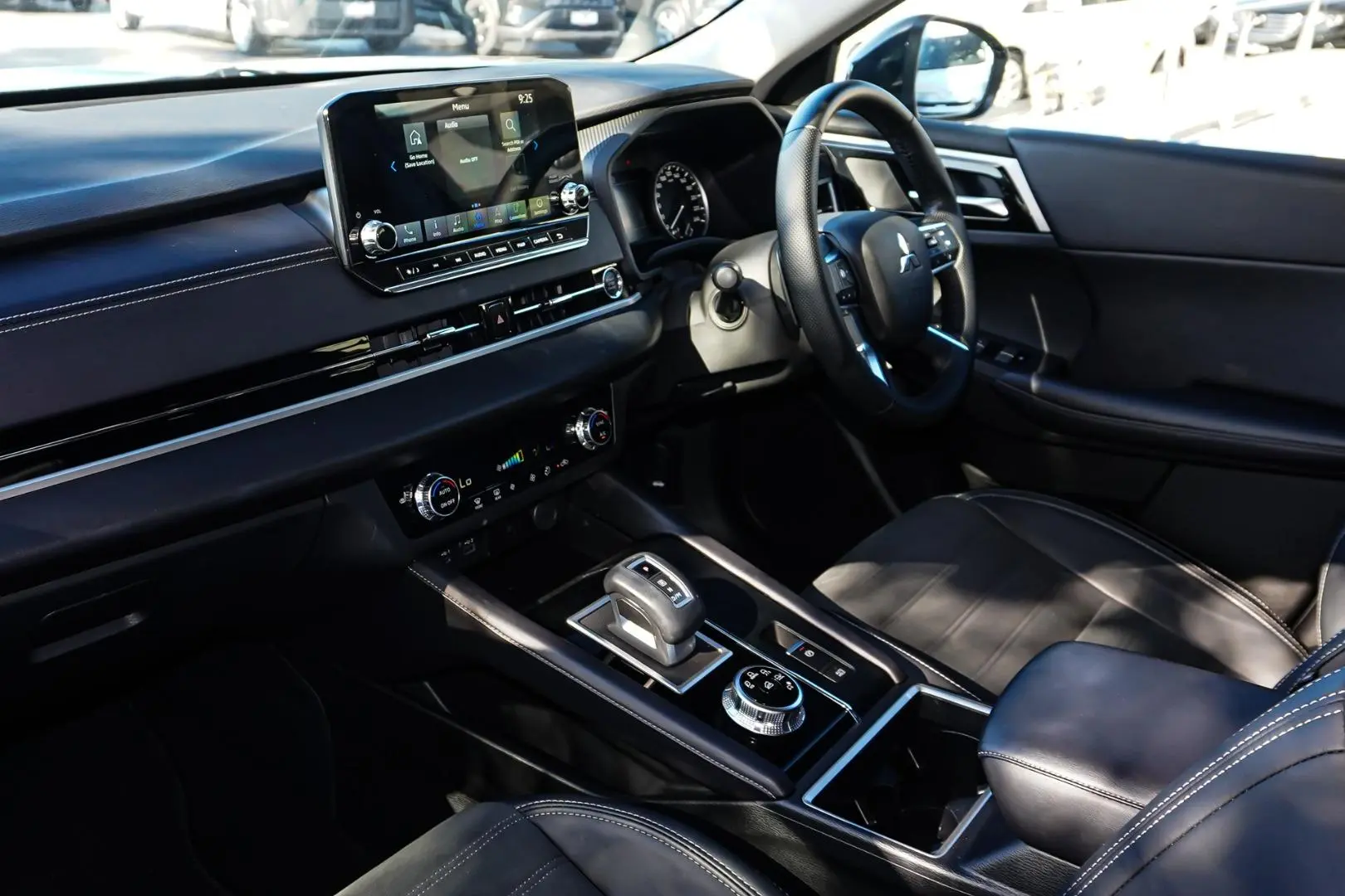 2024 Mitsubishi Outlander Gallery Image 11