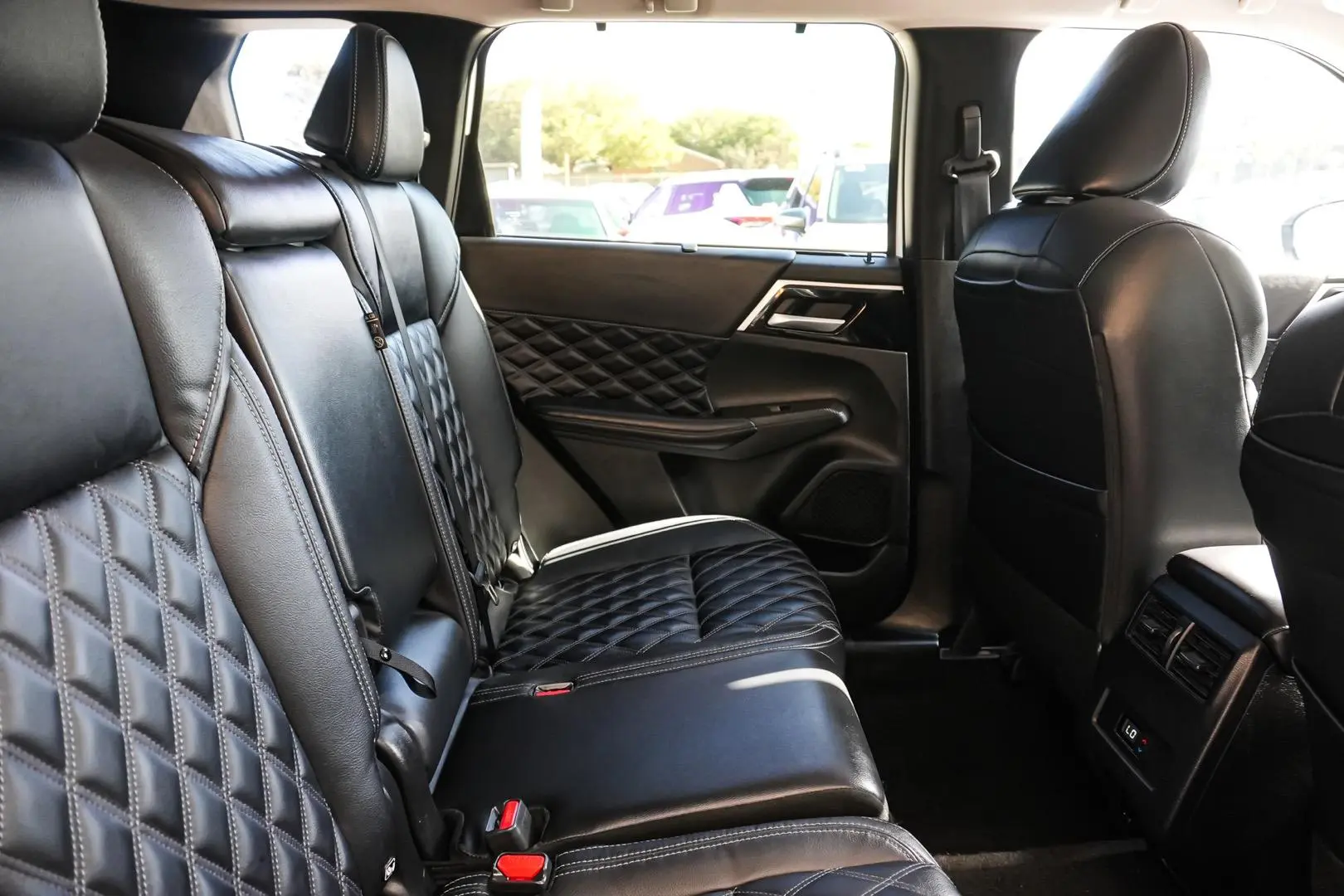 2023 Mitsubishi Outlander Gallery Image 15