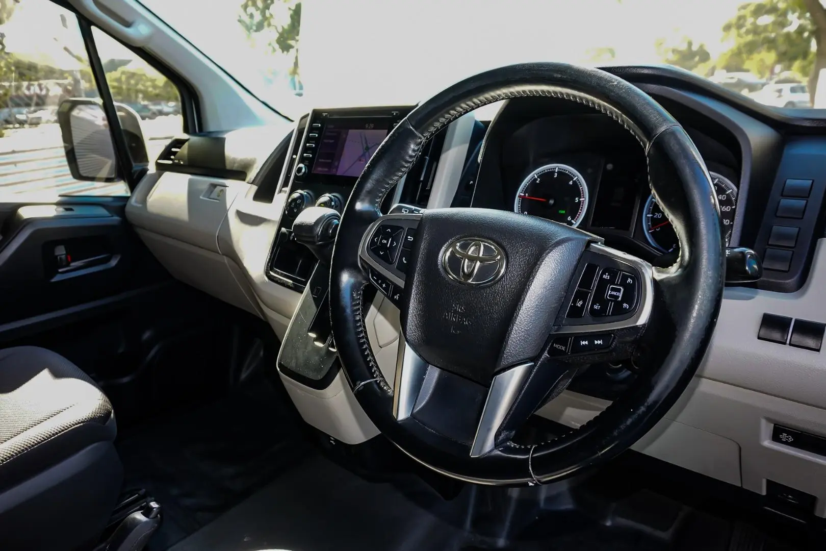 2020 Toyota Hiace Gallery Image 7