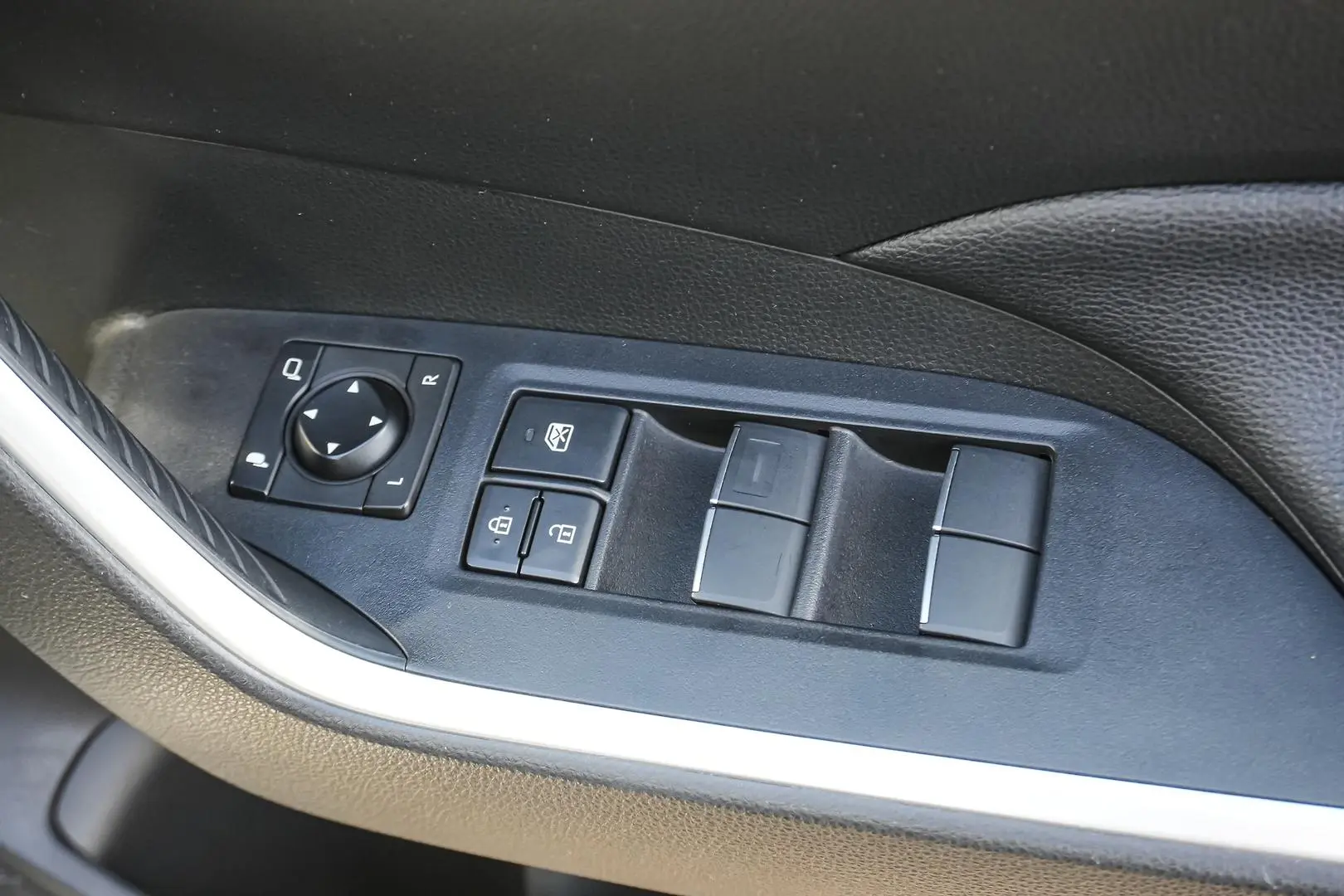 2020 Toyota RAV4 Gallery Image 16