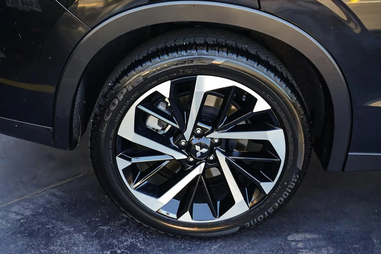 2024 Mitsubishi Outlander Gallery Image 18