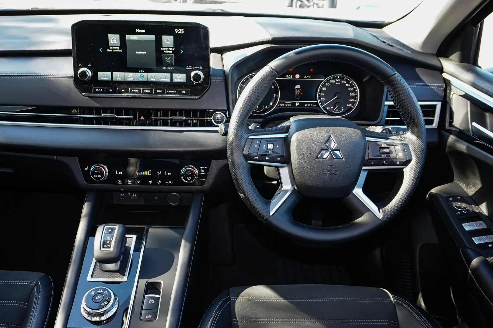 2024 Mitsubishi Outlander Gallery Image 9