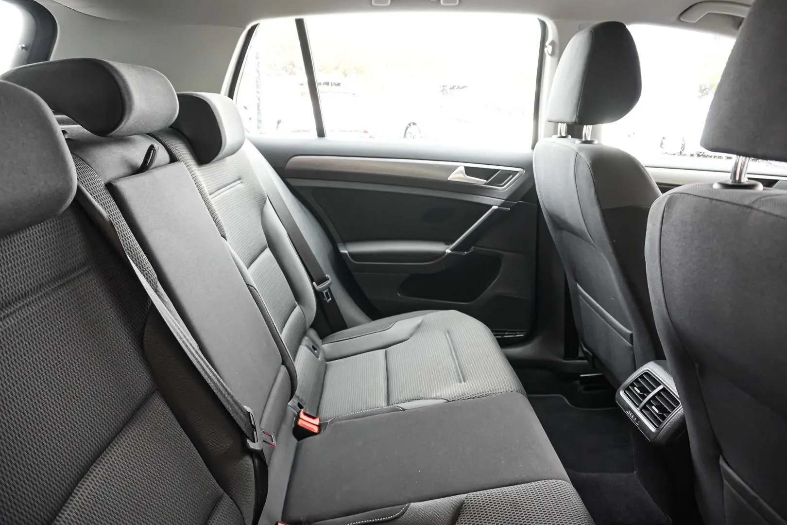 2020 Volkswagen Golf Gallery Image 13