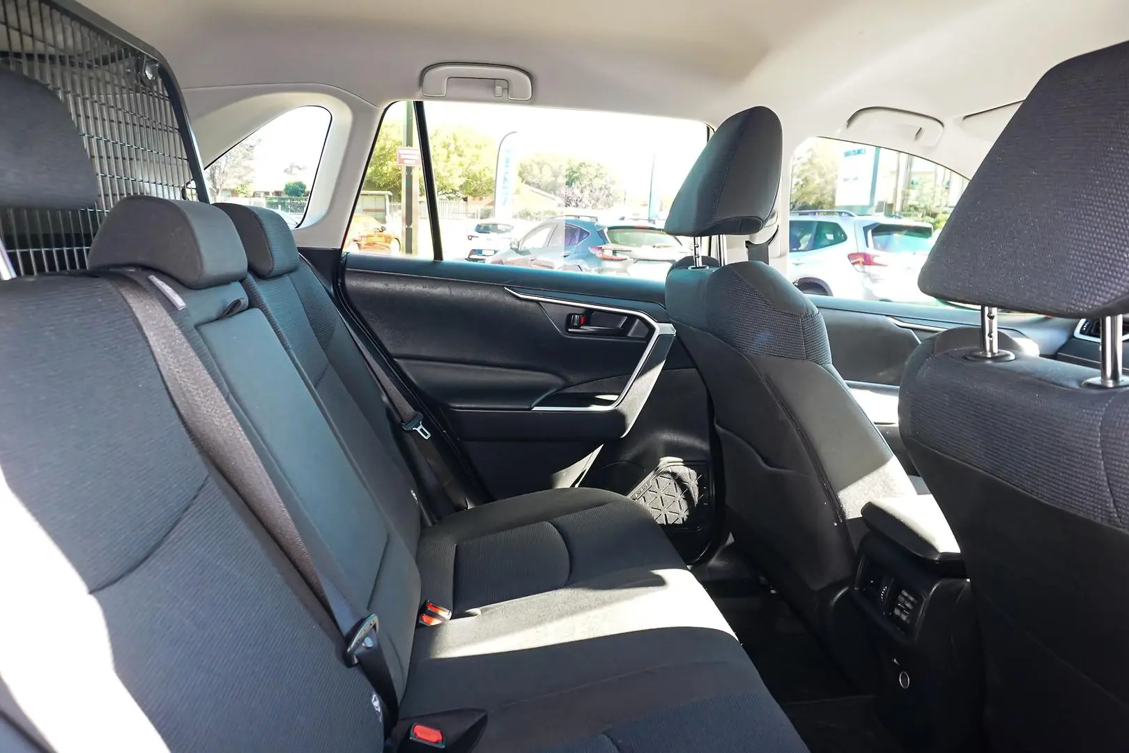 2020 Toyota RAV4 Gallery Image 7