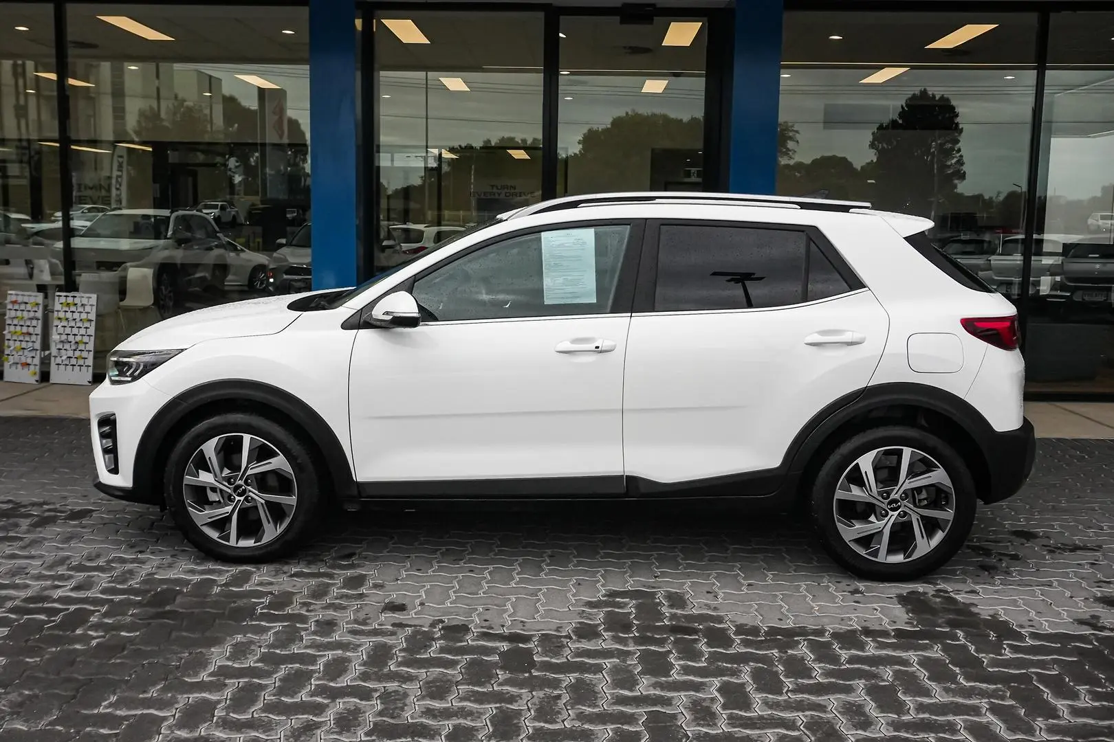 2023 Kia Stonic Gallery Image 4