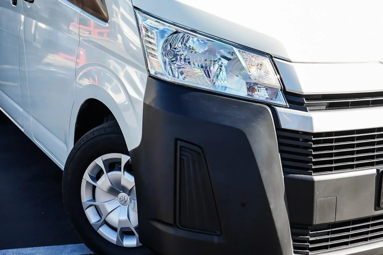 2020 Toyota Hiace Gallery Image 11